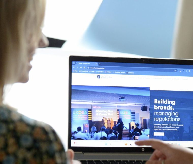 shooting-star-team-reviewing-website